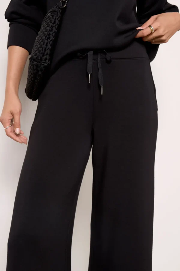 AirEssentials Wide Leg Pant