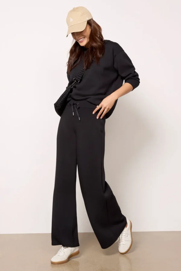 AirEssentials Wide Leg Pant