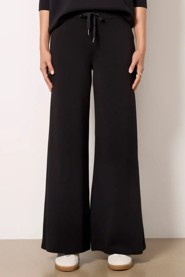 AirEssentials Wide Leg Pant