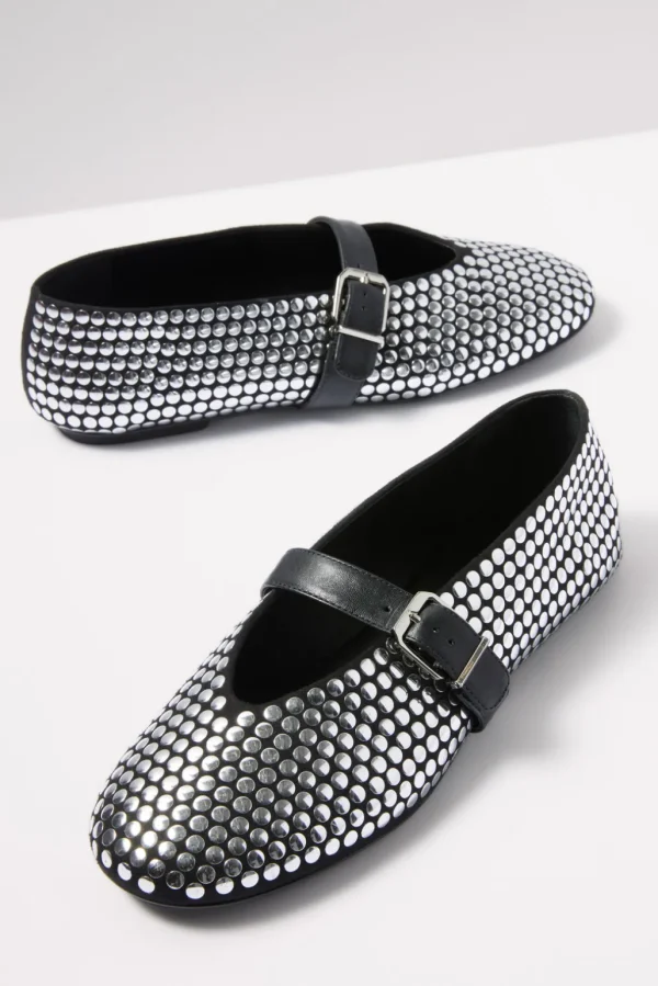 Eliza Stud Flat